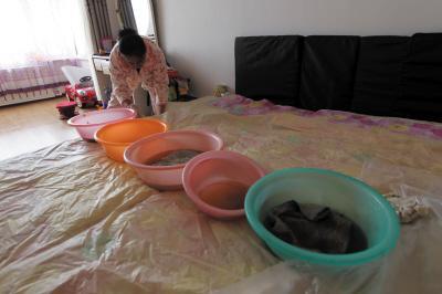 陇县楼上漏水，住户失联，小区没物管，业主维权难！律师来支招……